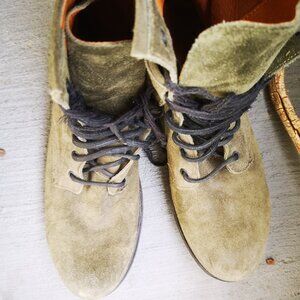 Frye Veronica Comb: Green Suede Frye Boot Size 11 Gently Worn